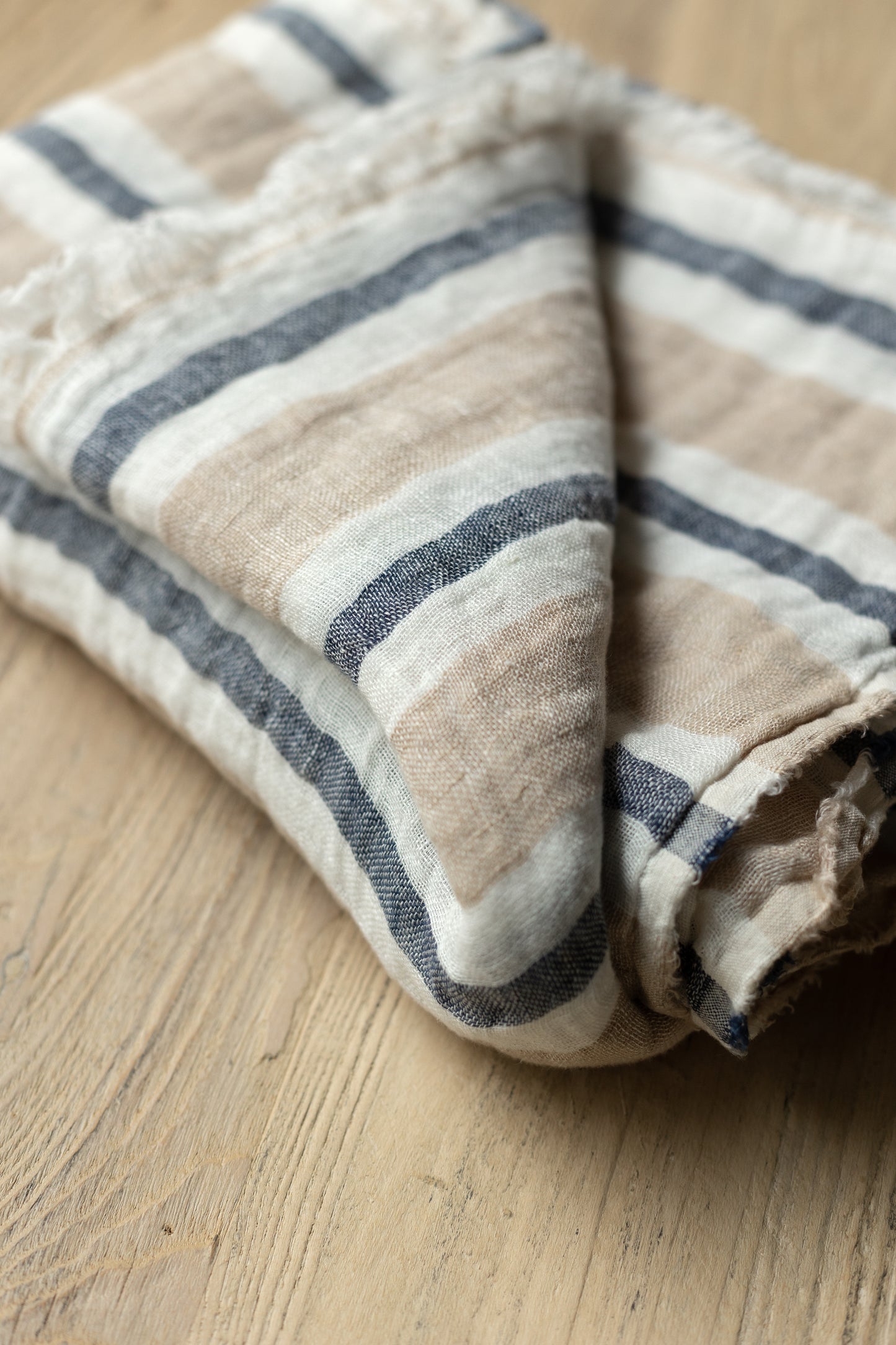 Throw Stripes Lino