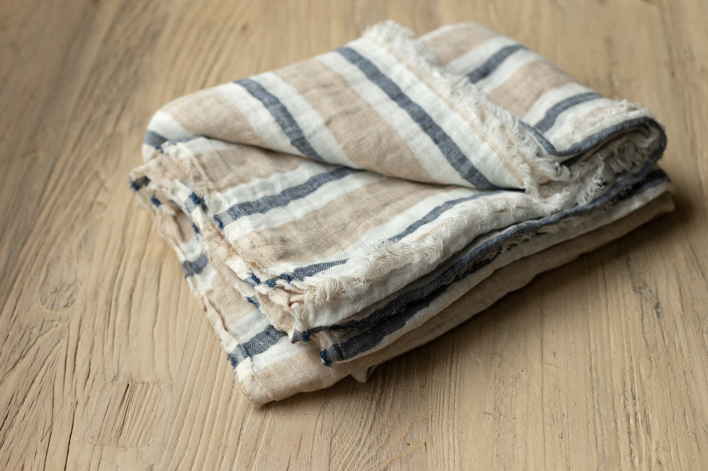 Throw Stripes Lino