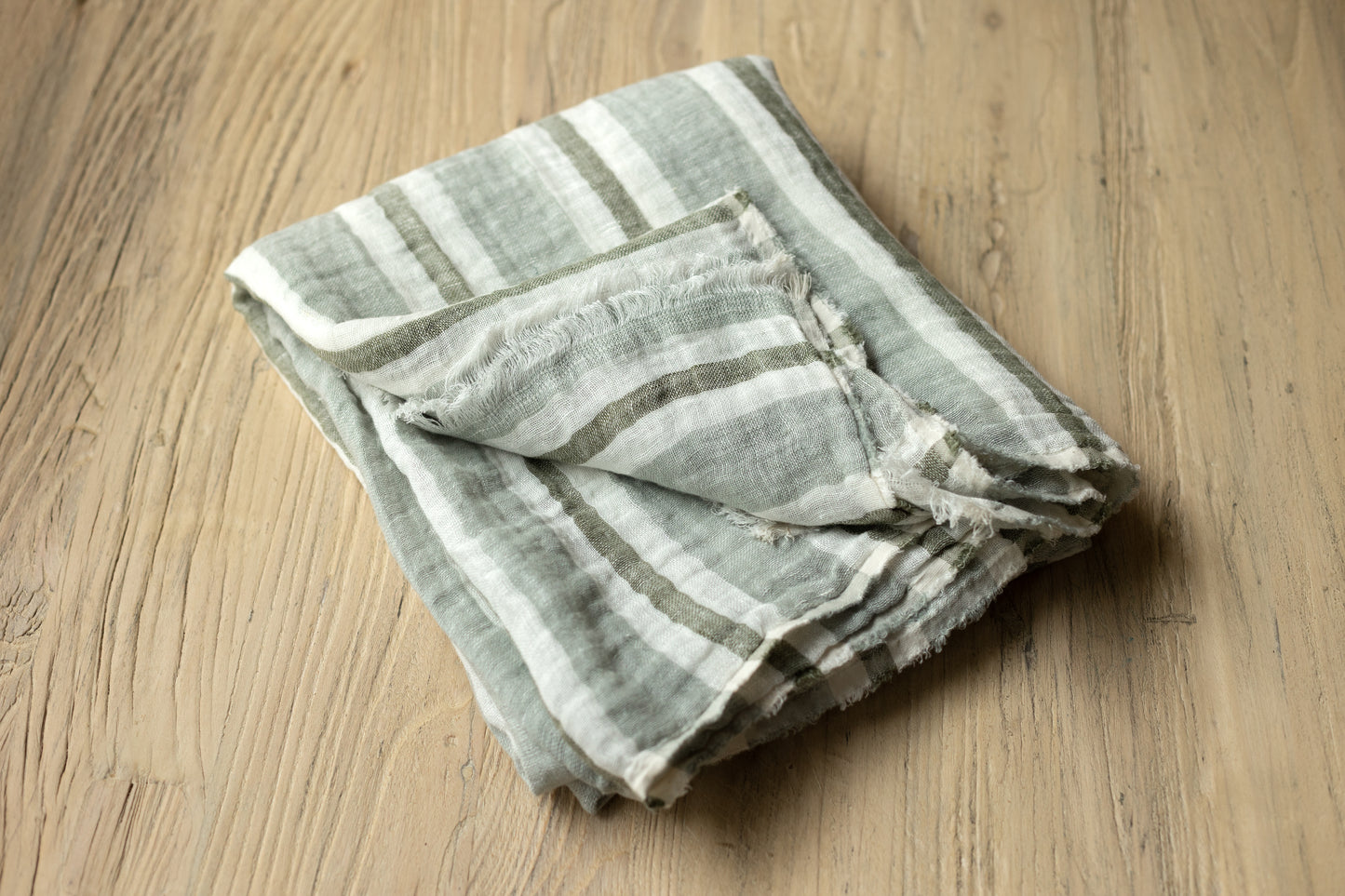 Throw Stripes Lino