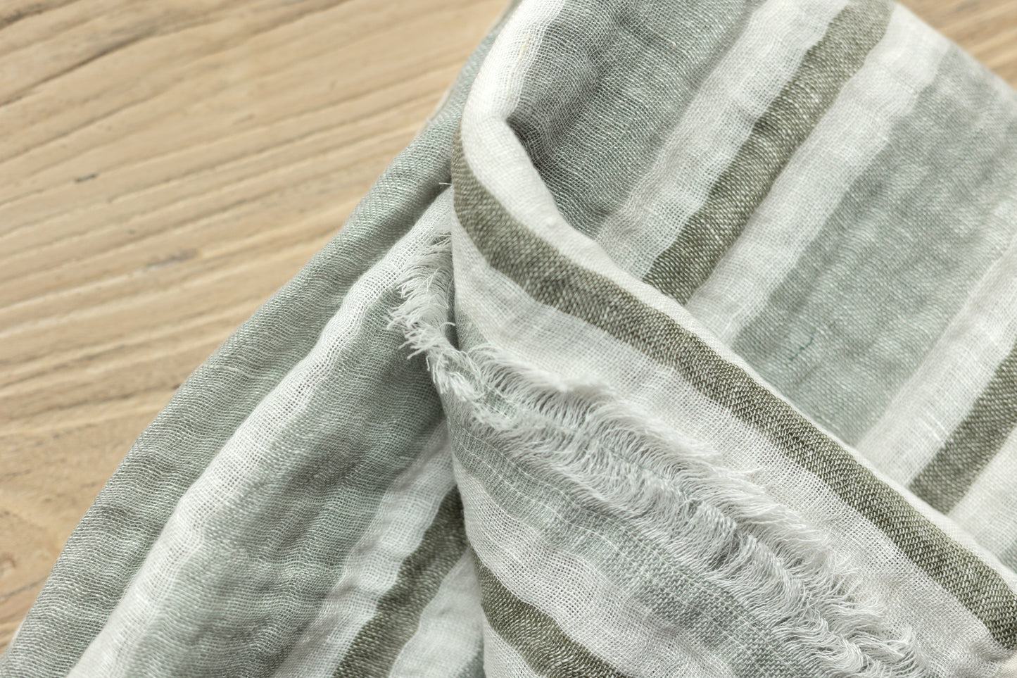 Throw Stripes Lino