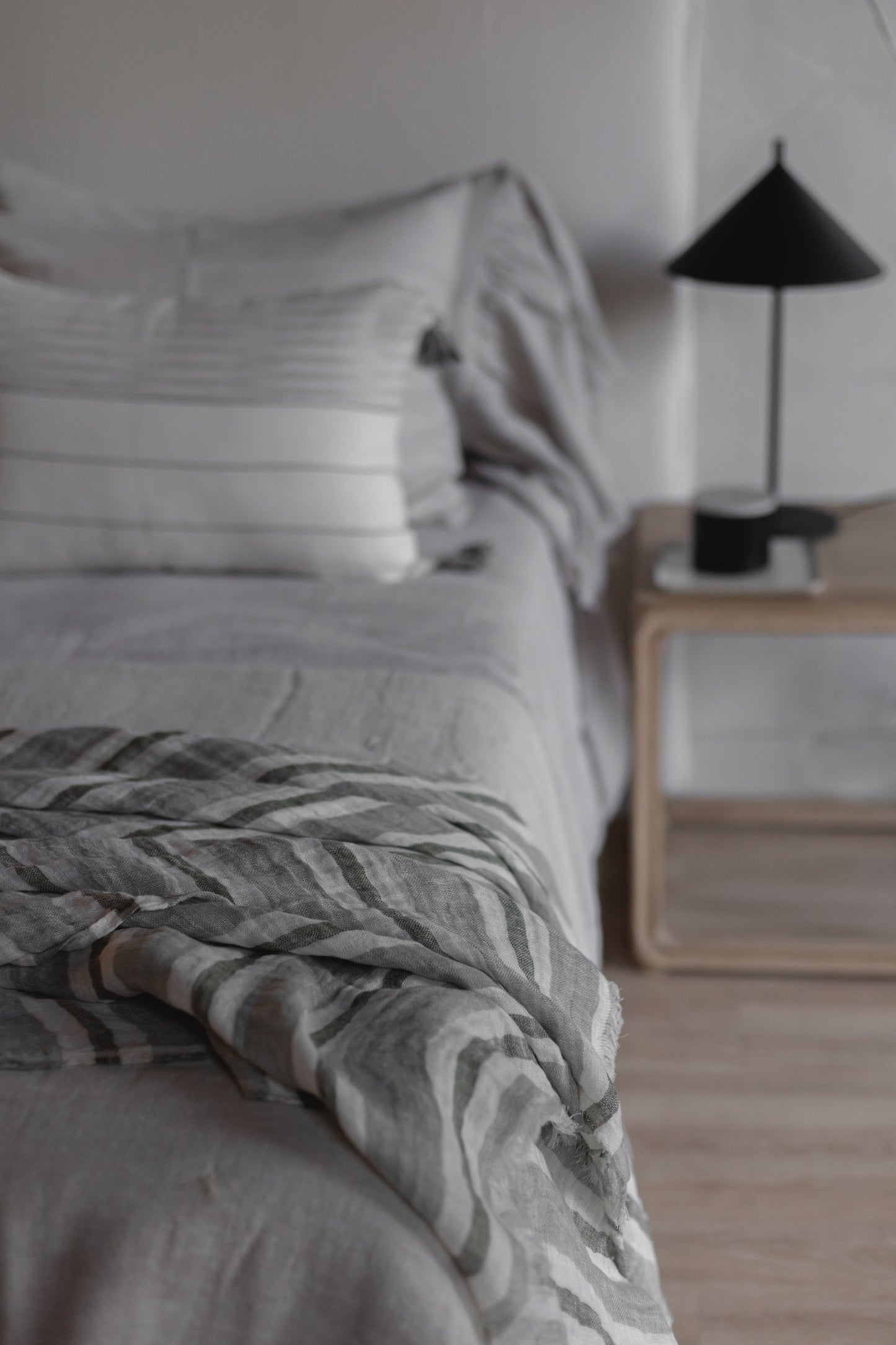 Throw Stripes Lino